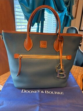 EUC Dooney & Bourke pebble leather handle tote